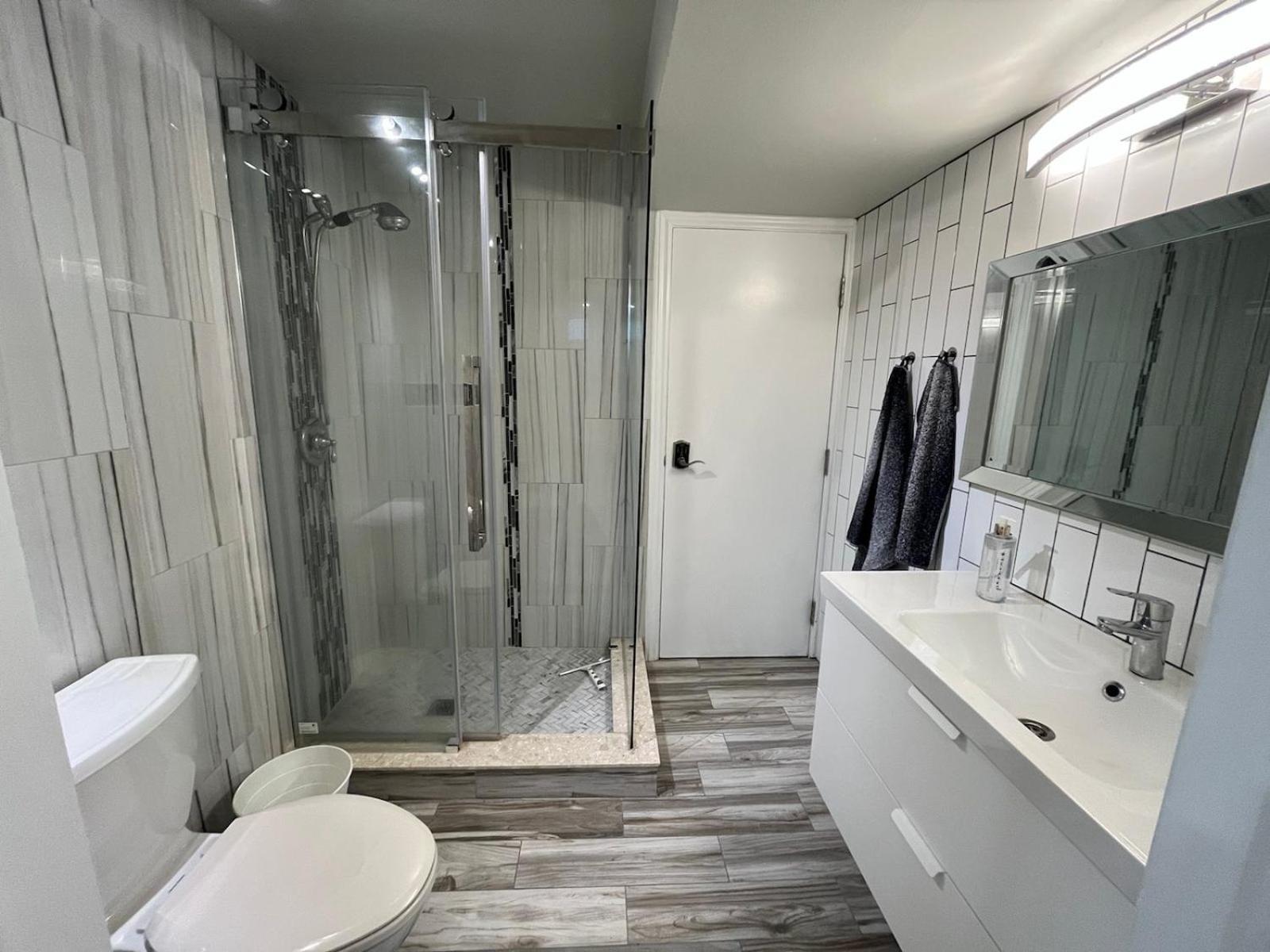 Modern Studio With Kitchenette And Bath جيلف المظهر الخارجي الصورة