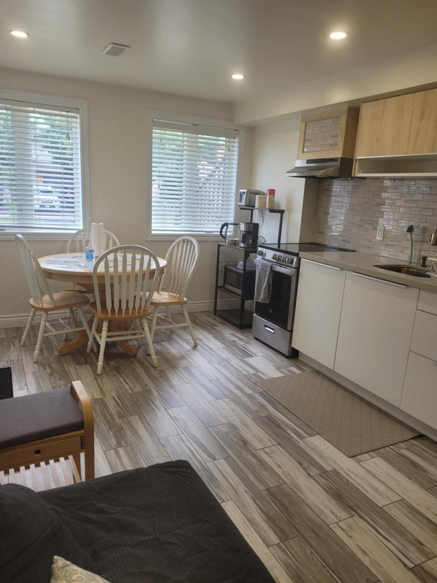 Modern Studio With Kitchenette And Bath جيلف المظهر الخارجي الصورة