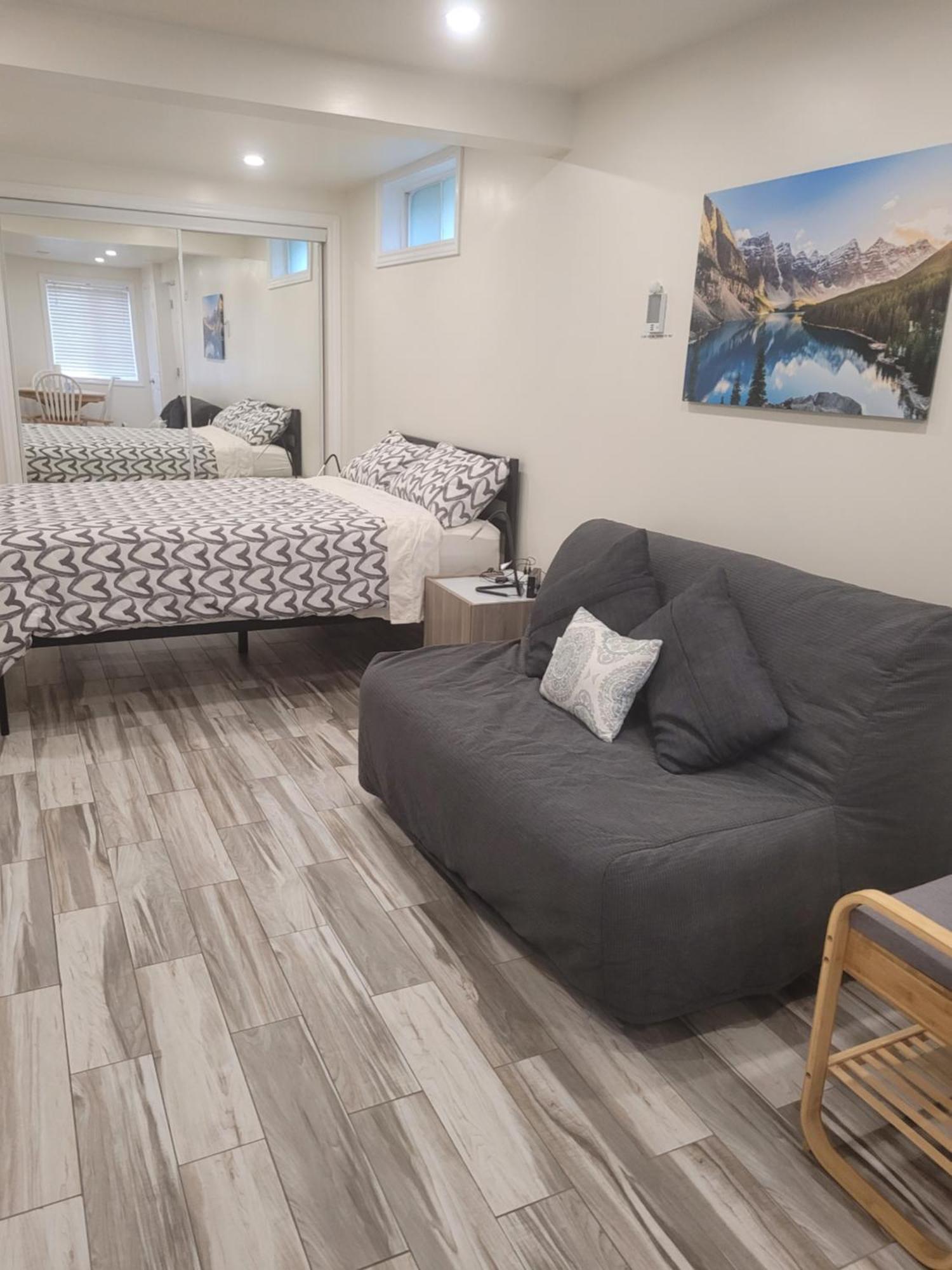 Modern Studio With Kitchenette And Bath جيلف المظهر الخارجي الصورة