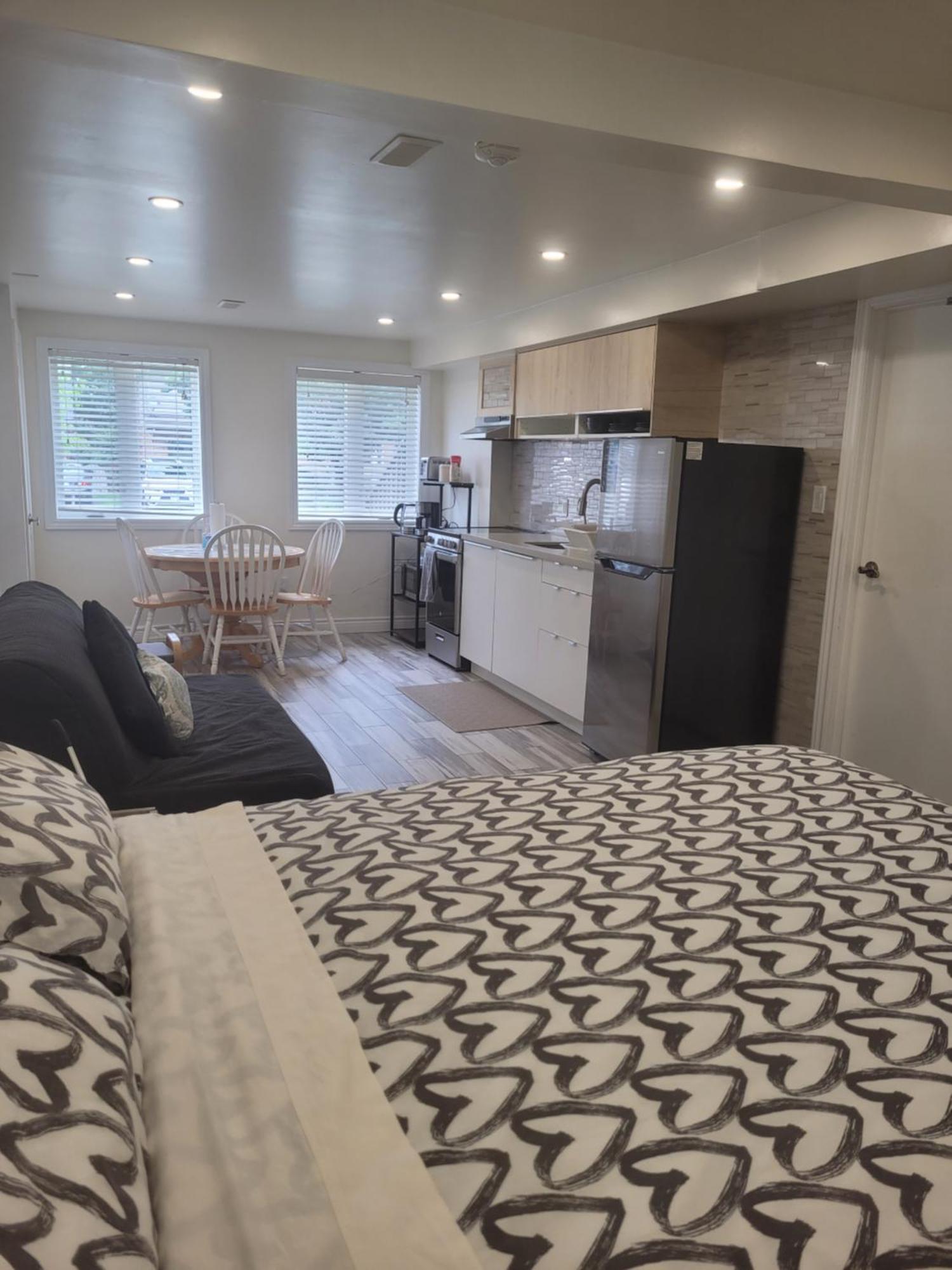 Modern Studio With Kitchenette And Bath جيلف المظهر الخارجي الصورة